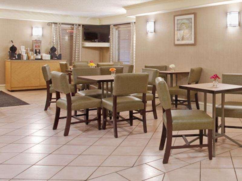 La Quinta By Wyndham Hotel