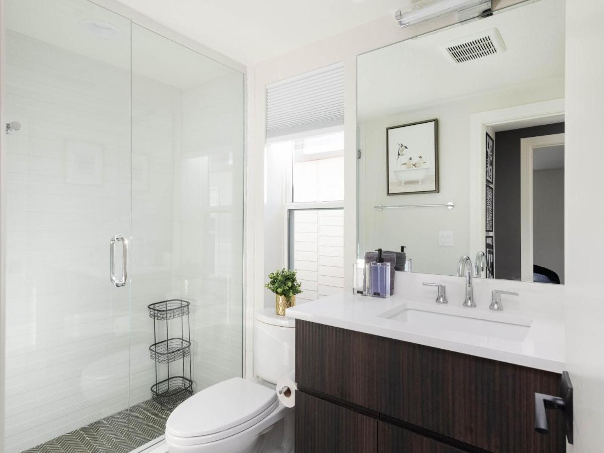 Stunning 3bd 3.5 Ba - 10 Min To Downtown! Garage! Casa de férias