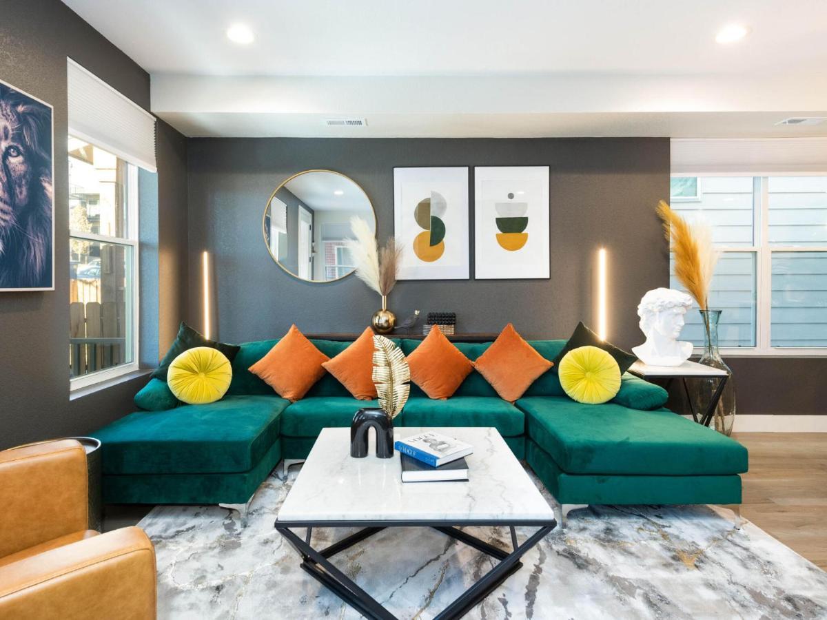 Casa de férias Stunning 3bd 3.5 Ba - 10 Min To Downtown! Garage!
