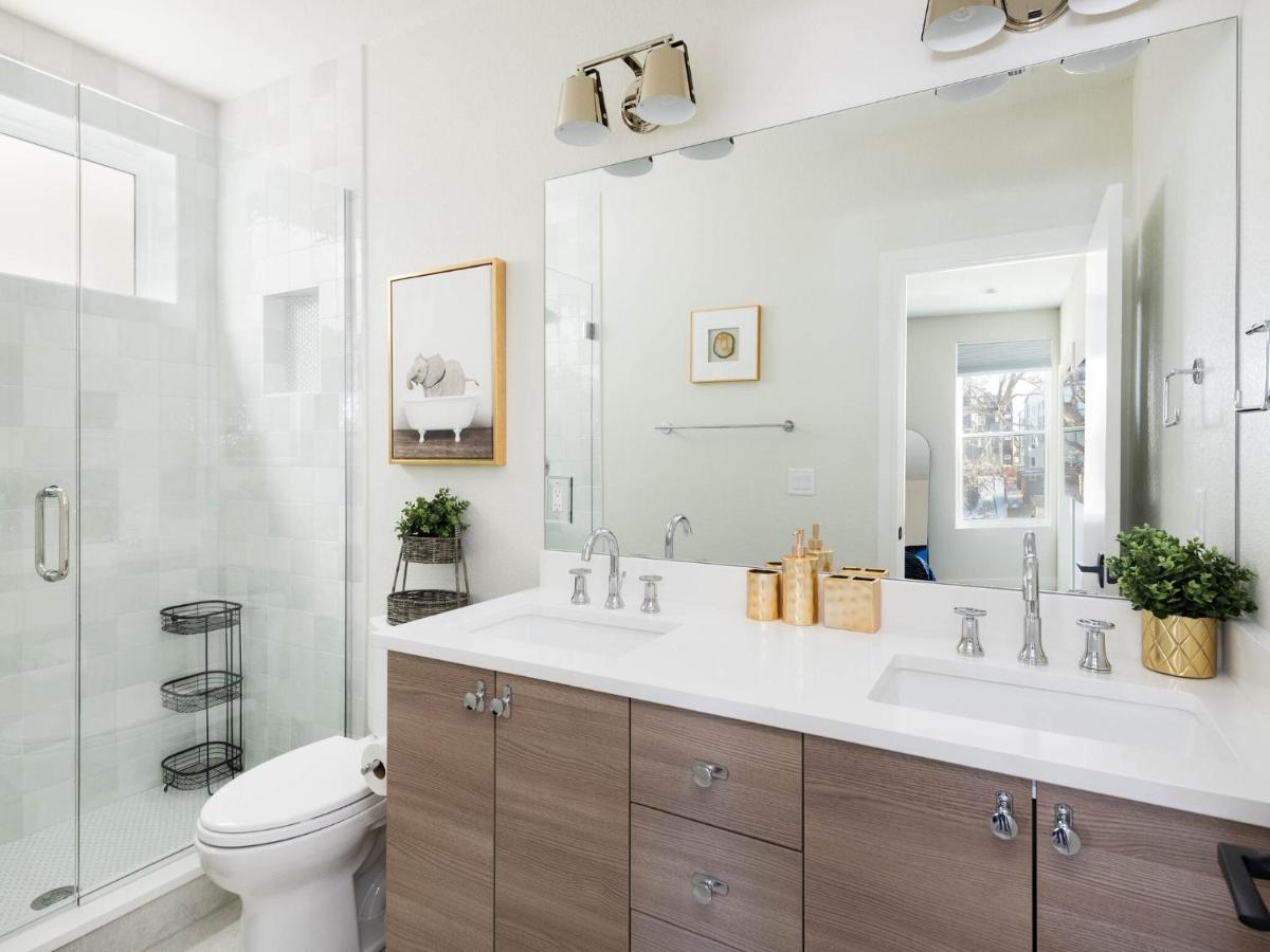 Stunning 3bd 3.5 Ba - 10 Min To Downtown! Garage! Casa de férias
