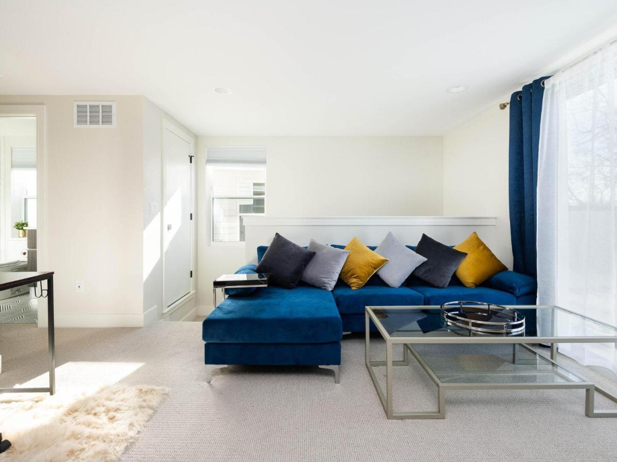 Stunning 3bd 3.5 Ba - 10 Min To Downtown! Garage! Casa de férias *