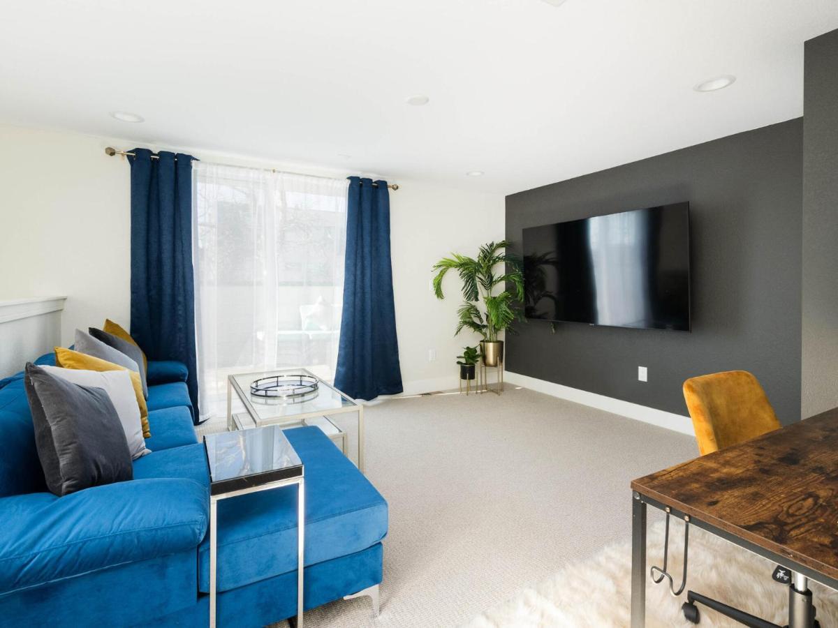 Casa de férias Stunning 3bd 3.5 Ba - 10 Min To Downtown! Garage! *