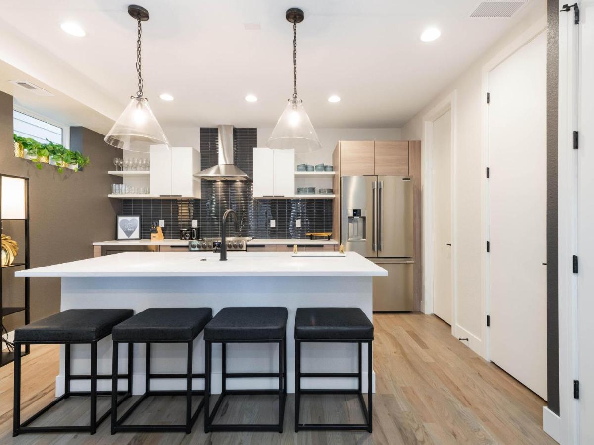 Stunning 3bd 3.5 Ba - 10 Min To Downtown! Garage! Casa de férias