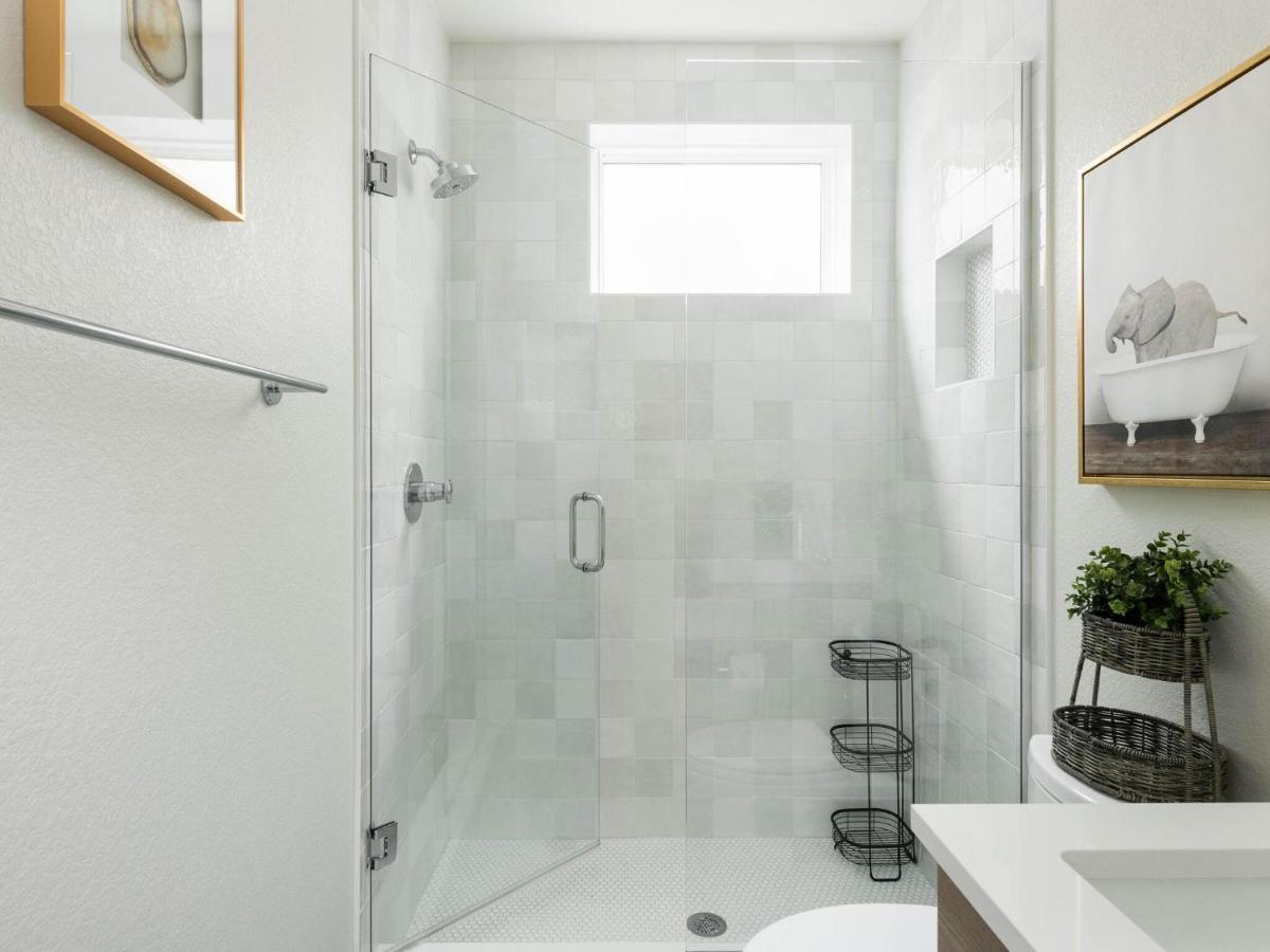 Stunning 3bd 3.5 Ba - 10 Min To Downtown! Garage! Casa de férias *