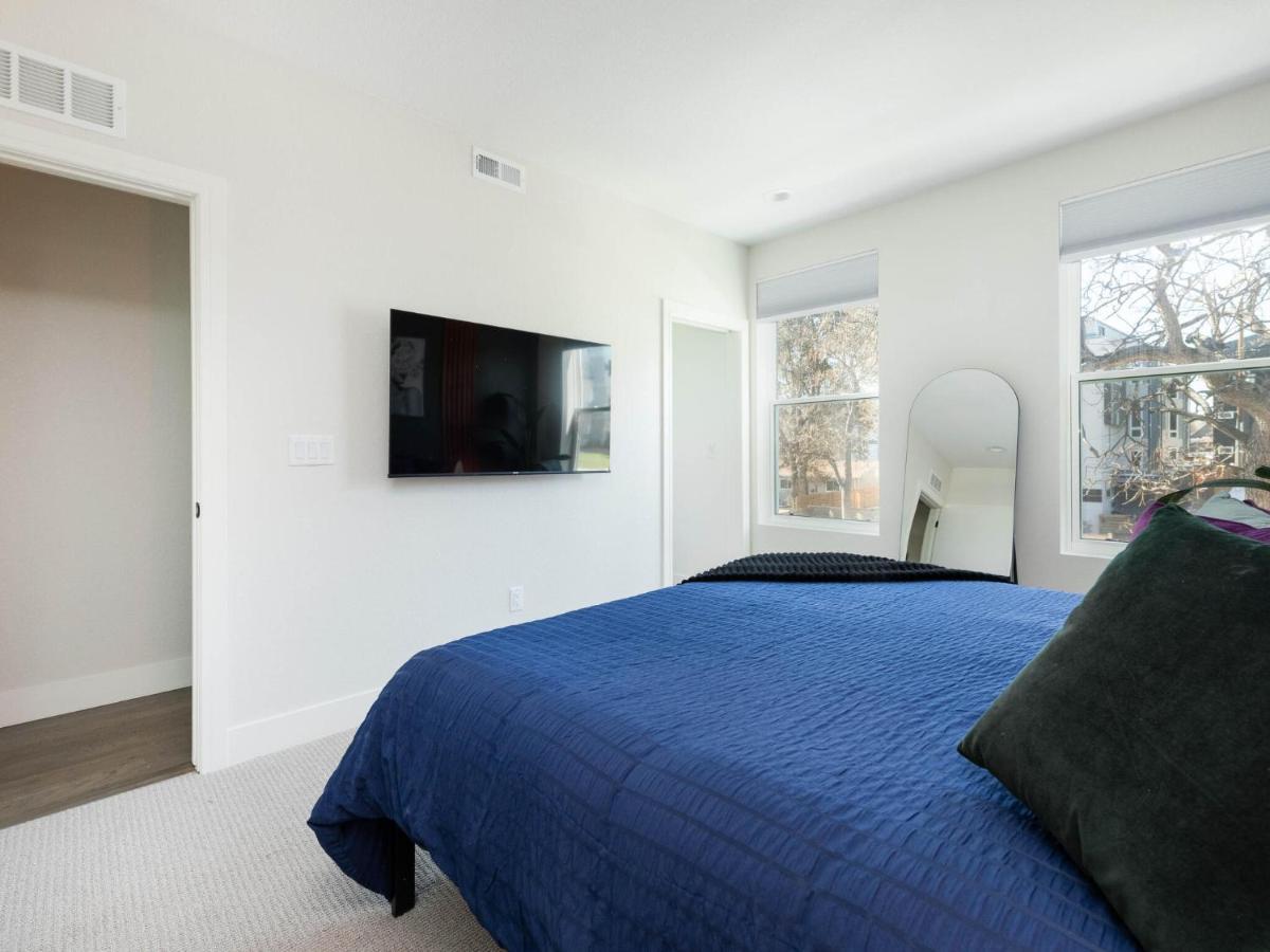 Casa de férias Stunning 3bd 3.5 Ba - 10 Min To Downtown! Garage! *