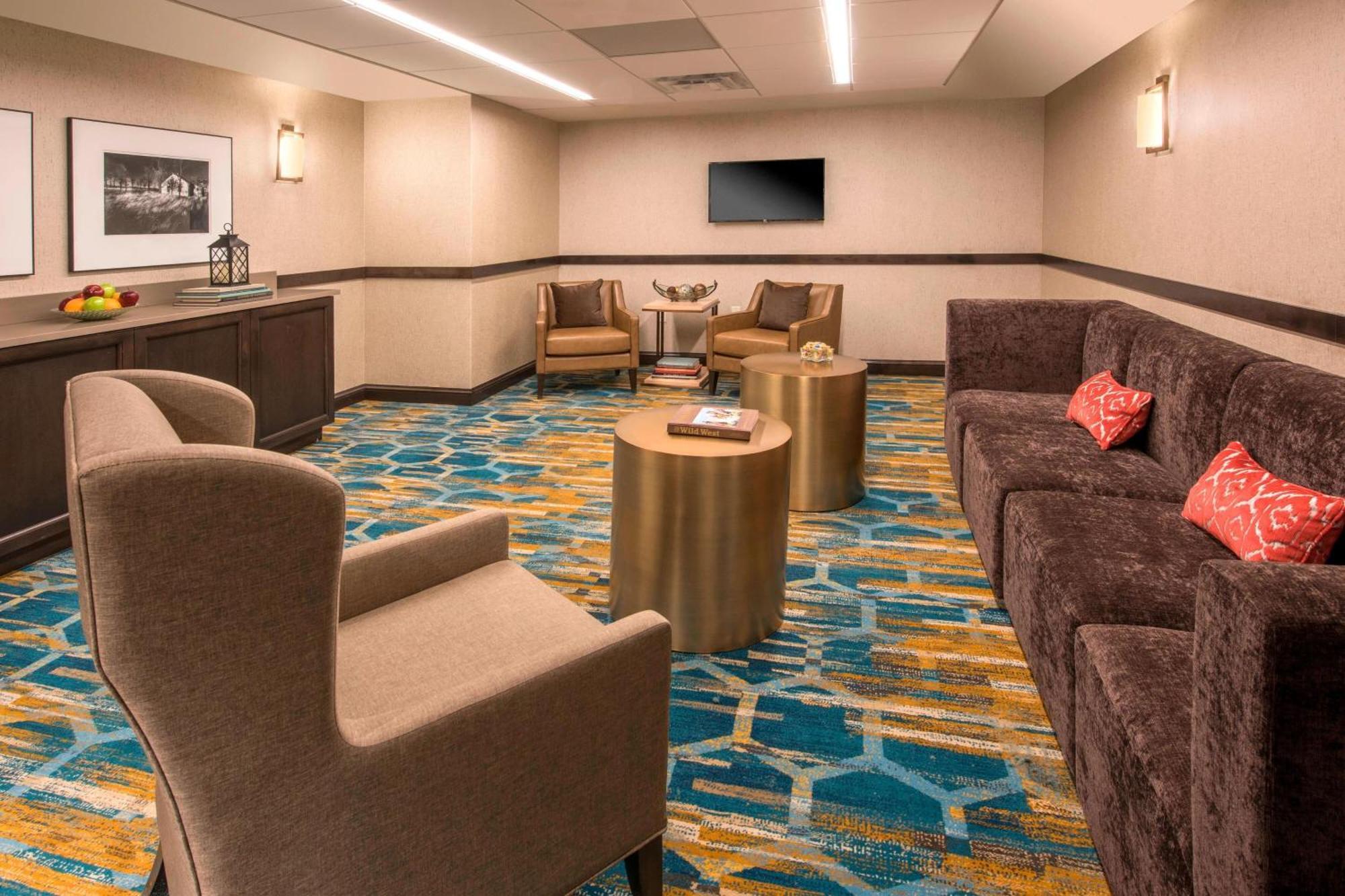 Courtyard By Marriott Downtown 3*