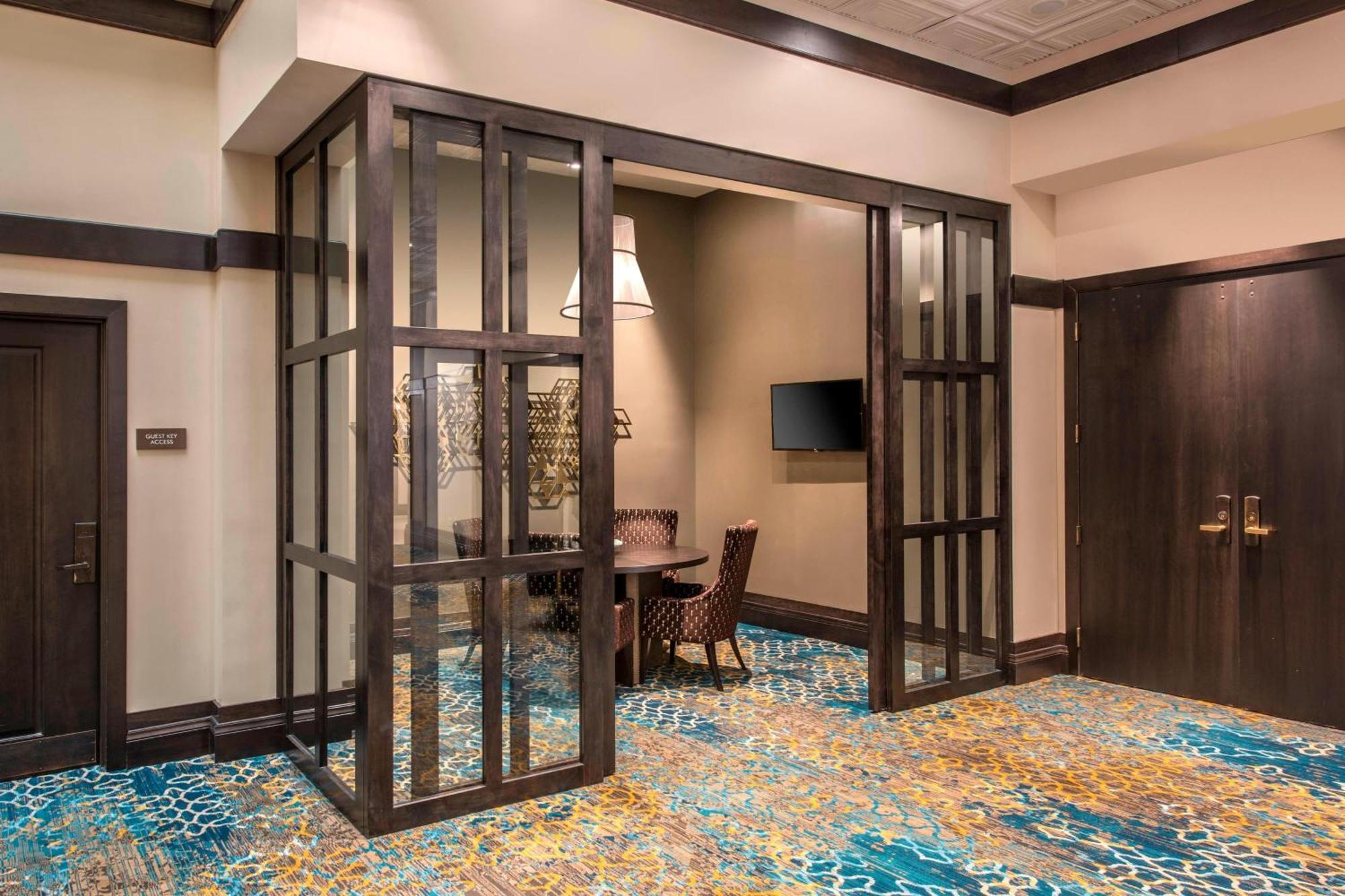 Courtyard By Marriott Downtown Denver