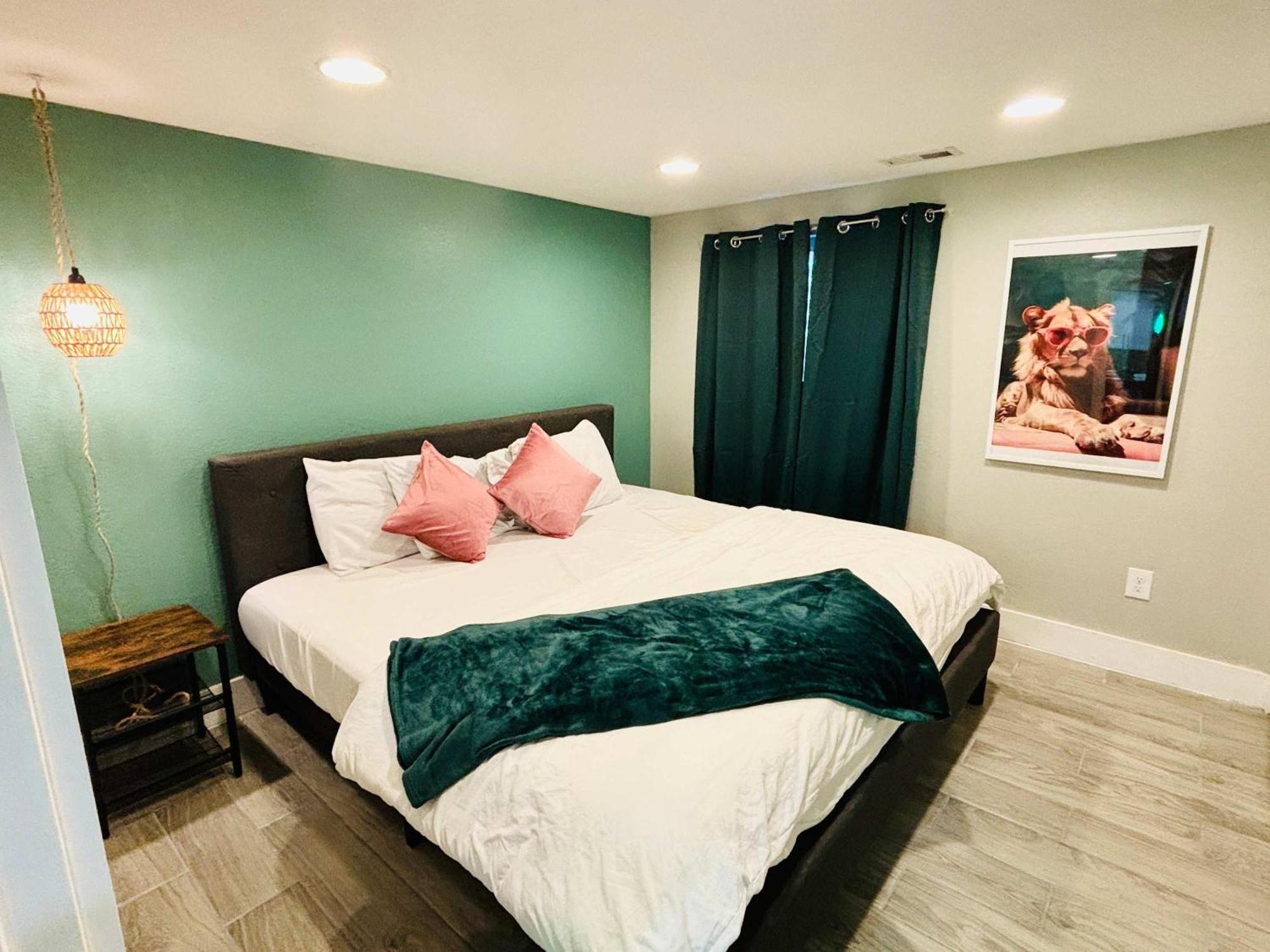 3 Bed With Huge Yard Near Hidden * DEN