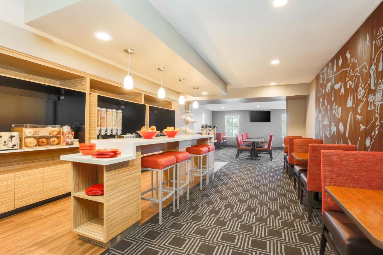 Hotel Suburban Tech Center