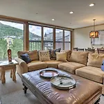Spacious Vail Condo Steps From Eagle Bahn Gondola