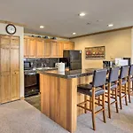 Spacious Vail Condo Steps From Eagle Bahn Gondola