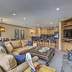 Spacious Vail Condo Steps From Eagle Bahn Gondola
