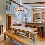 Mountain-View Vail Condo With Balcony And Gas Grill!