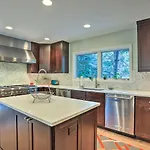 Roomy Avon Family Chalet With Hot Tub In Eaglevail!