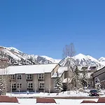 Mountainside Inn