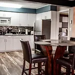 Gateway Inn And Suites