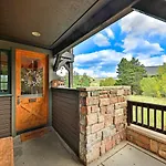 Kicking Horse Lodges 4-205