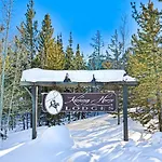 Kicking Horse Lodges 4-205