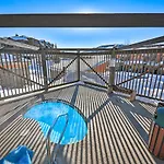 Kicking Horse Lodges 4-205