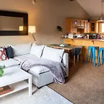Ski In, Walk Out! The Perfect Mountain Retreat!