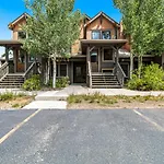 Kicking Horse Lodges 4-205