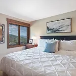 Bear Claw 409 - Ski-In Ski-Out Condo!