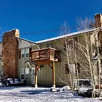 Cozy-Chic Condo With Mtn Views 3 Mi To Slopes!