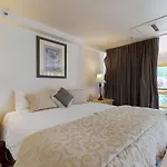 Lion Square Lodge North 380