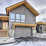 Luxurious Silverthorne Home With Patio Ski On-Site!