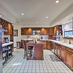 Expansive Mountain Retreat With Views Of Pikes Peak!