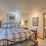 Expansive Mountain Retreat With Views Of Pikes Peak!
