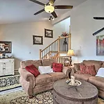 Cozy Mountain Getaway With Ski Shuttle Access!