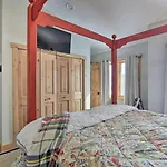 Cozy Mountain Getaway With Ski Shuttle Access!