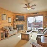 Mountainside Condo With Patio And Lake Access!