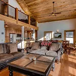 Pure Luxury With Hot Tub, Pool Table And Sauna Plus Wet Bar - Chessetts Lodge