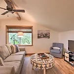 Lovely Barn Loft With Mountain Views On Horse Estate