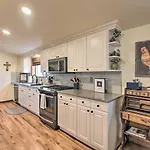 Lovely Barn Loft With Mountain Views On Horse Estate