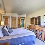 Cozy Ski-Inandski-Out Winter Park Resort Condo!