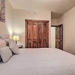 Cozy Central Glenwood Springs Condo With 2 Decks!