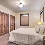 Cozy Central Glenwood Springs Condo With 2 Decks!