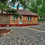 Newly Renovated Cozy Home Minutes From Broadmoor And Downtown