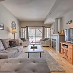 Pet-Friendly Fraser Condo With Ski Shuttle