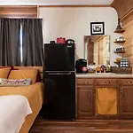 Wanderer Studio, An Off Grid Mountain Guest Studio With Fantastic Views