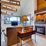2 Bedroom Buttes Condo- Breathtaking Views Of Mountain Range Condo