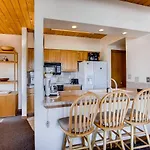 1 Bedroom With Amazing Views Of Mountain Range & Wood Creek Condo