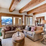 2 Bedroom 2Ba Spacious Condo With A Fireplace Condo