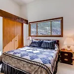 2 Bedroom Buttes Condo- Breathtaking Views Of Mountain Range Condo