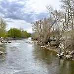 Private Retreat On Working Horse And Cattle Ranch
