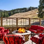 Premier 2 Bedroom Ski In, Ski Out Lone Eagle Condo With The Best Access To Skiing In Keystone