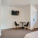 Uplift Inn
